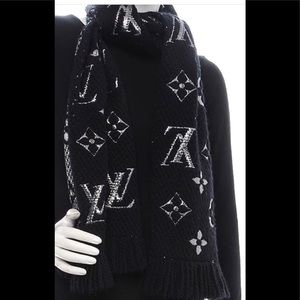 Louis Vuitton Logomania Shine Scarf